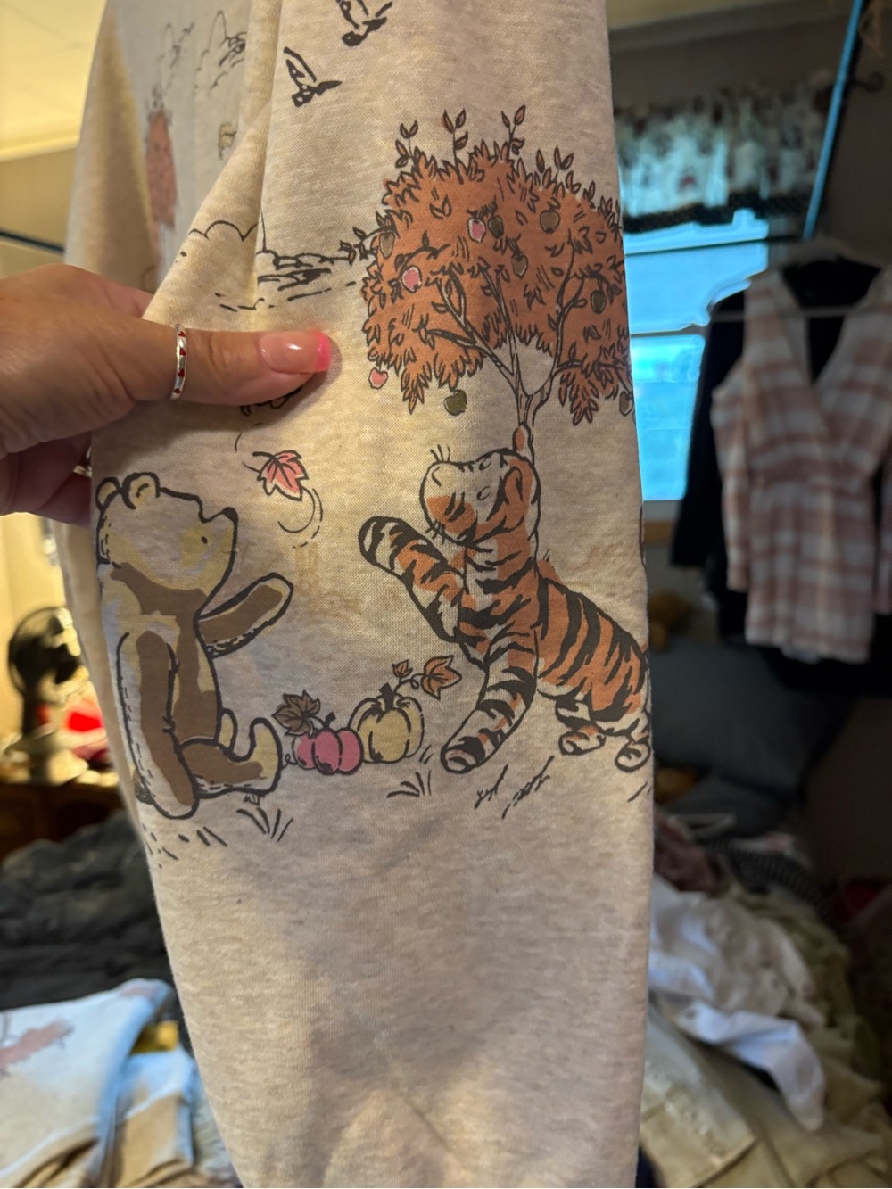BNWT Disney Beige Winnie the Pooh Sweatshirt with Pooh, Tigger & Piglet woman’s - Picture 3 of 6